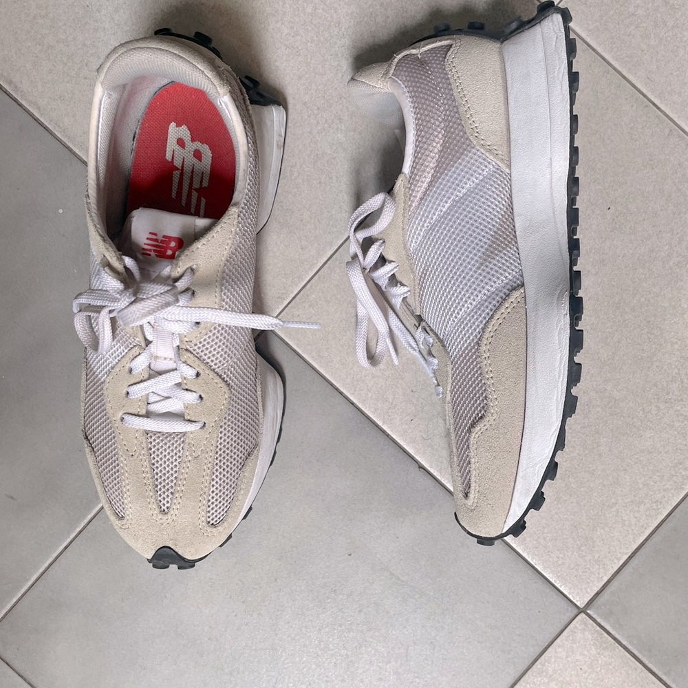 New Balance 327